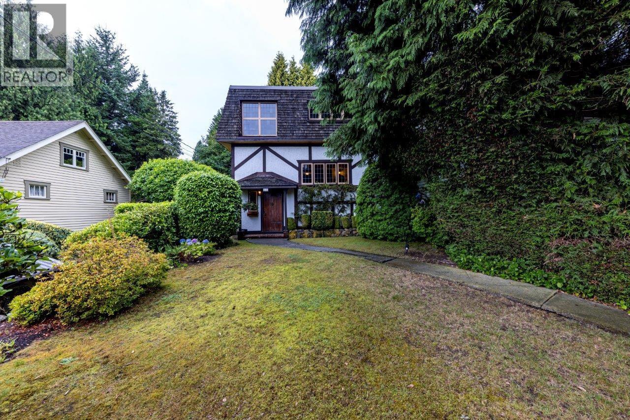 292 E ST. JAMES ROAD, North Vancouver