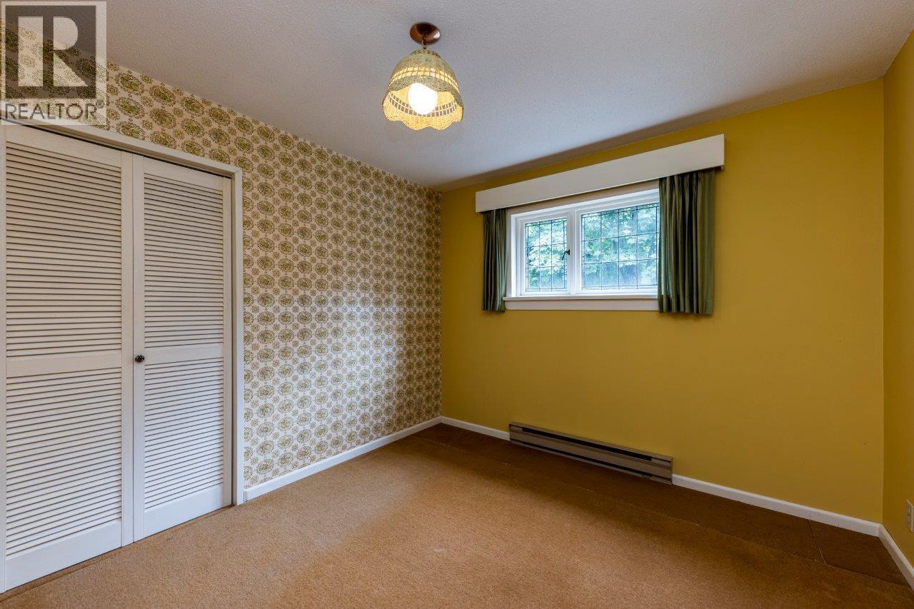 292 E ST. JAMES ROAD, North Vancouver