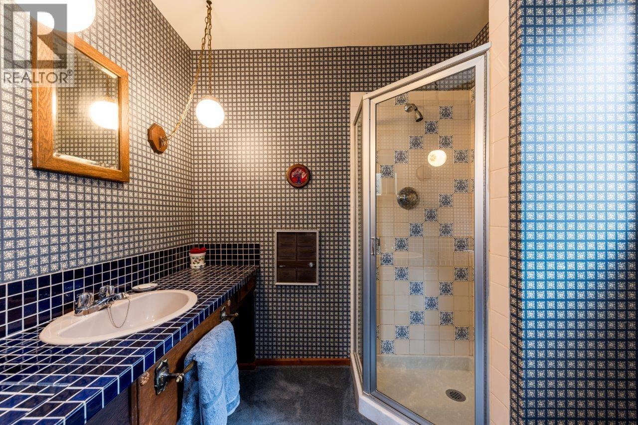 292 E ST. JAMES ROAD, North Vancouver
