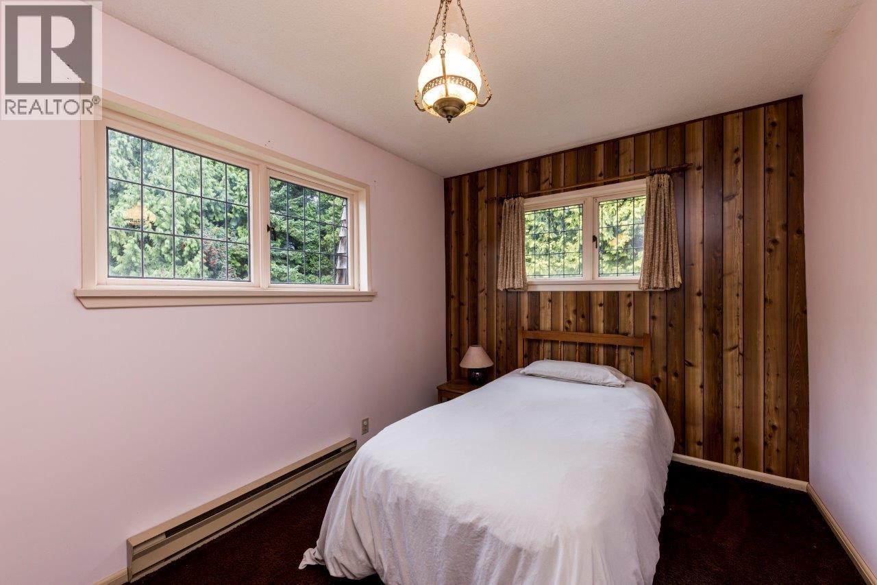 292 E ST. JAMES ROAD, North Vancouver
