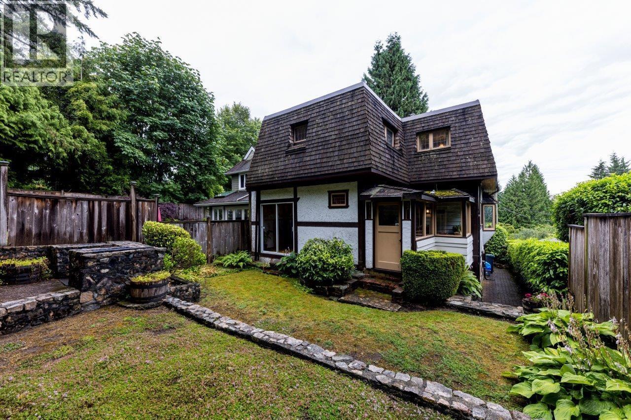 292 E ST. JAMES ROAD, North Vancouver