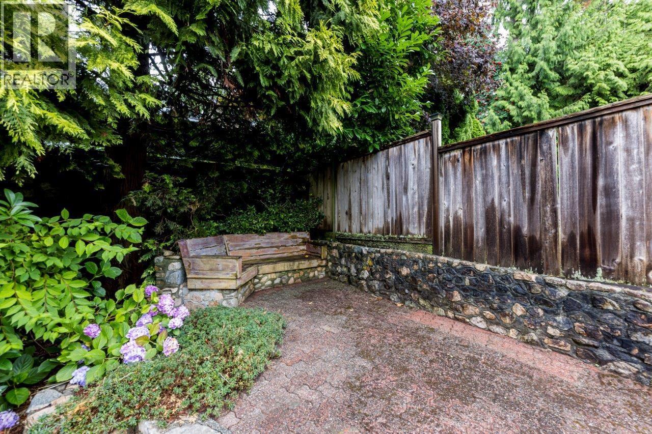 292 E ST. JAMES ROAD, North Vancouver