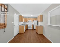 Living room - 658 Courtenay Crescent, Kamloops, BC V2B1Z6 Photo 6