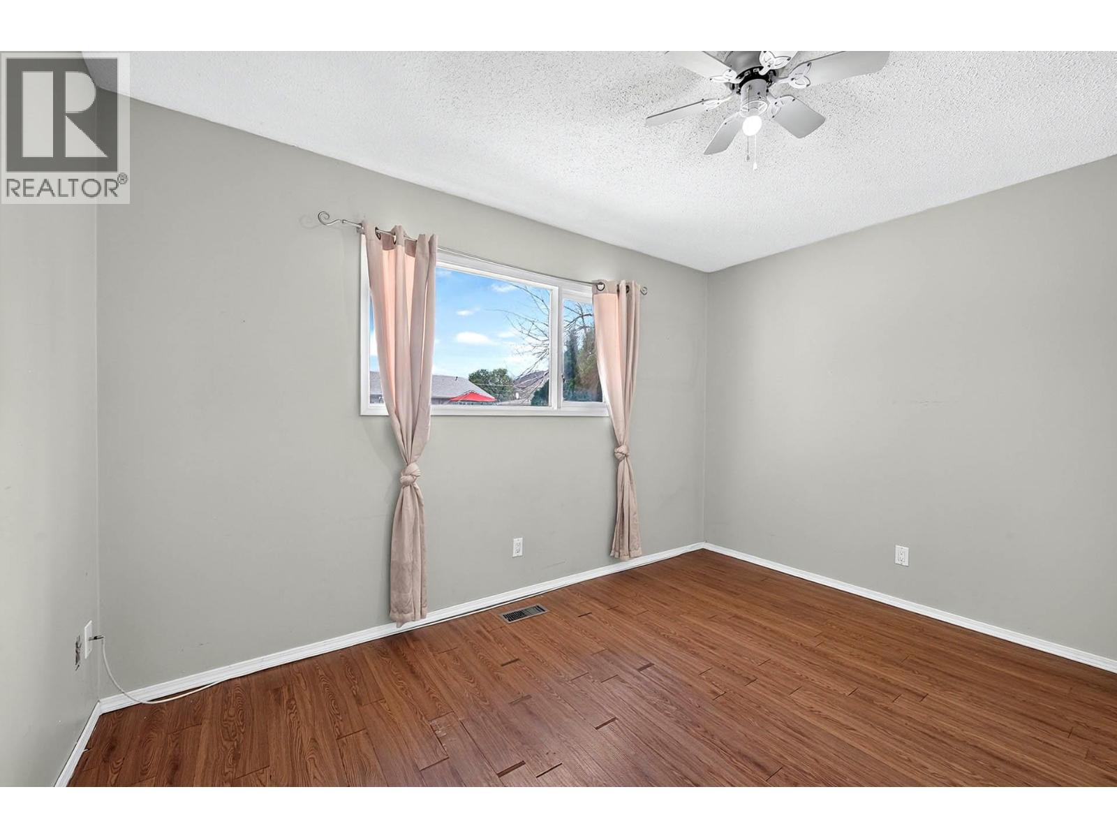 658 COURTENAY Crescent - 11