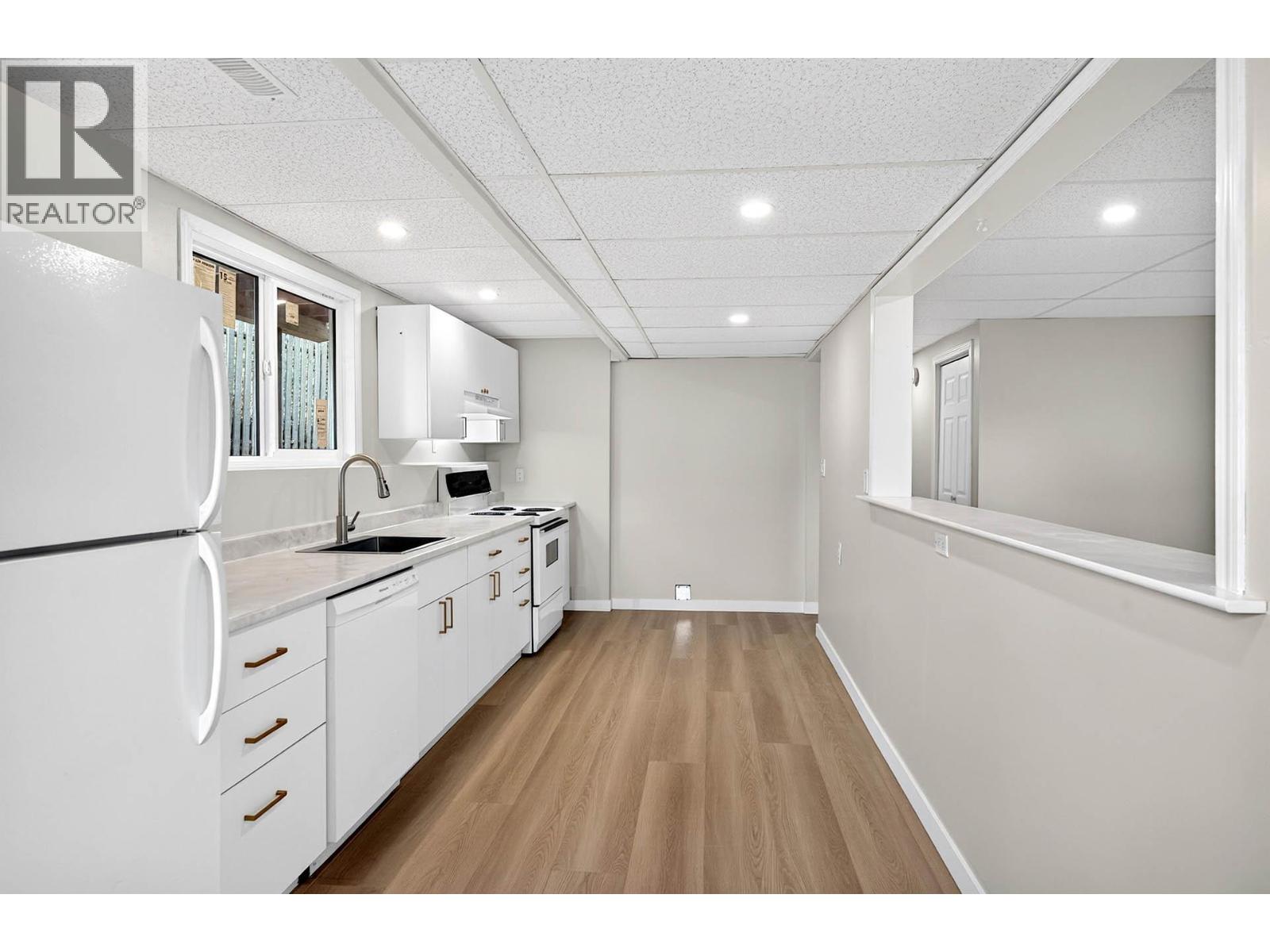 658 COURTENAY Crescent - 24