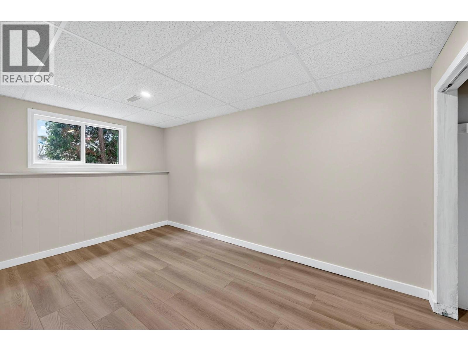 658 COURTENAY Crescent - 25