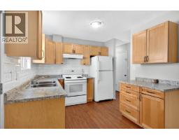 Bedroom - 658 Courtenay Crescent, Kamloops, BC V2B1Z6 Photo 8