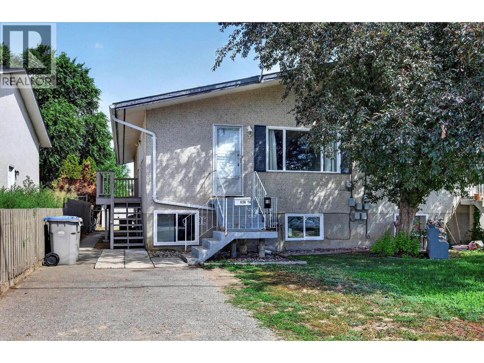 658 COURTENAY Crescent - 1