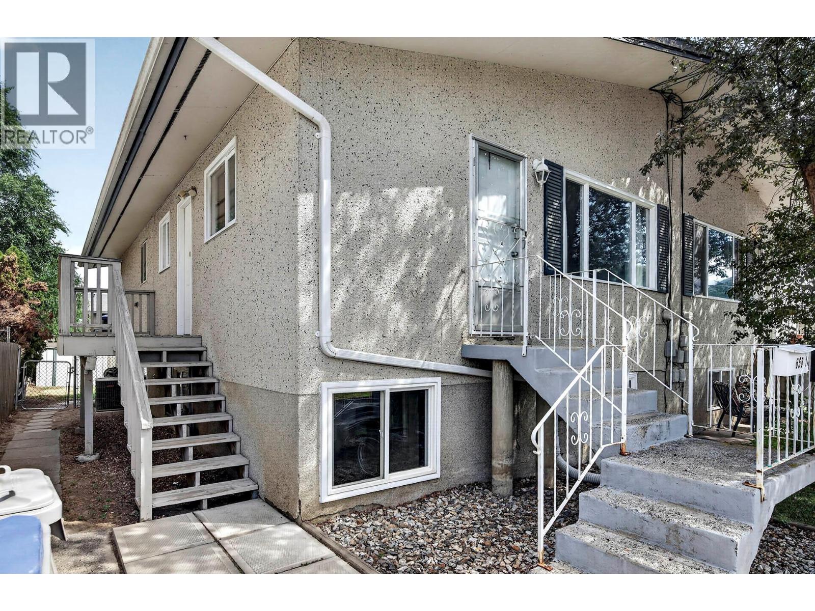 658 COURTENAY Crescent - 2