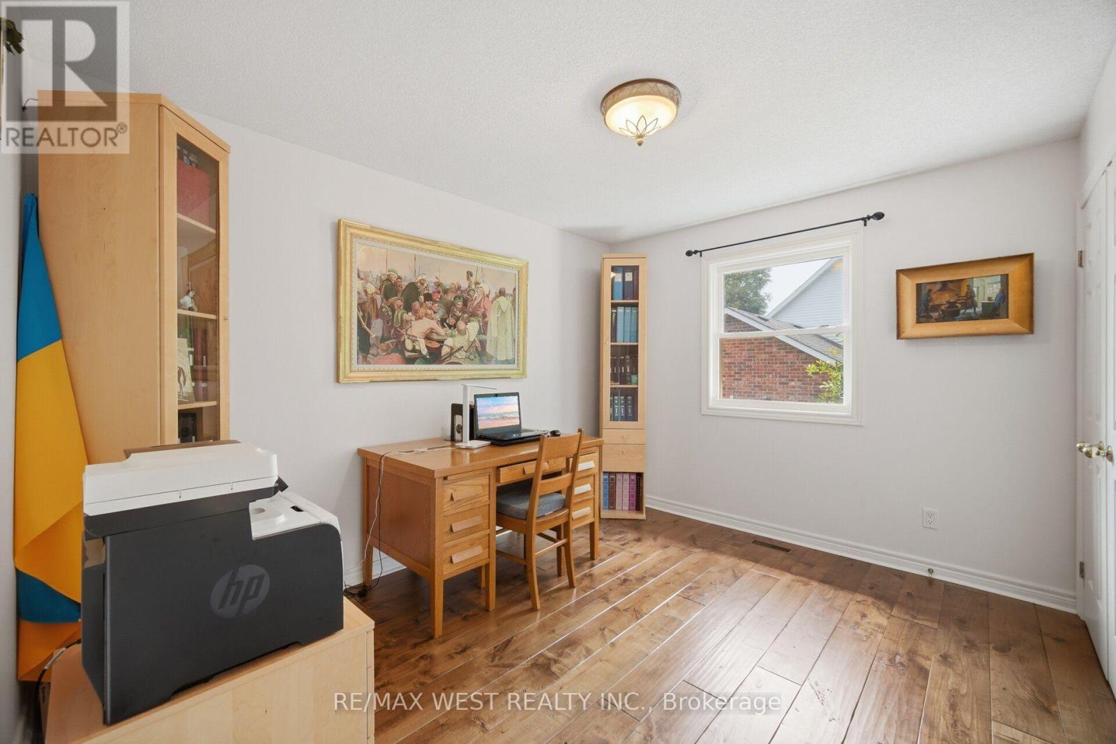 27 NORMA CRESCENT - 18