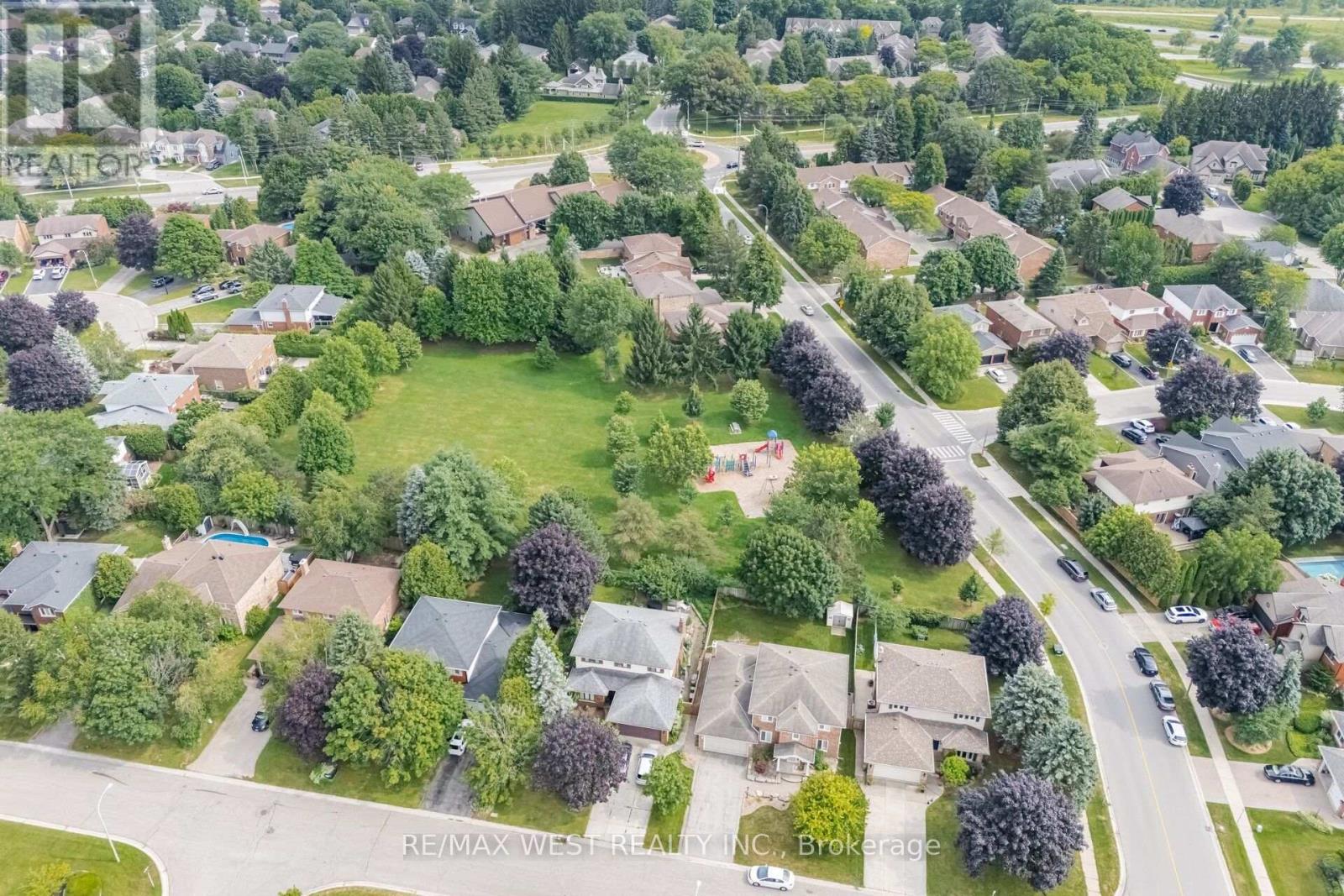 27 NORMA CRESCENT - 38