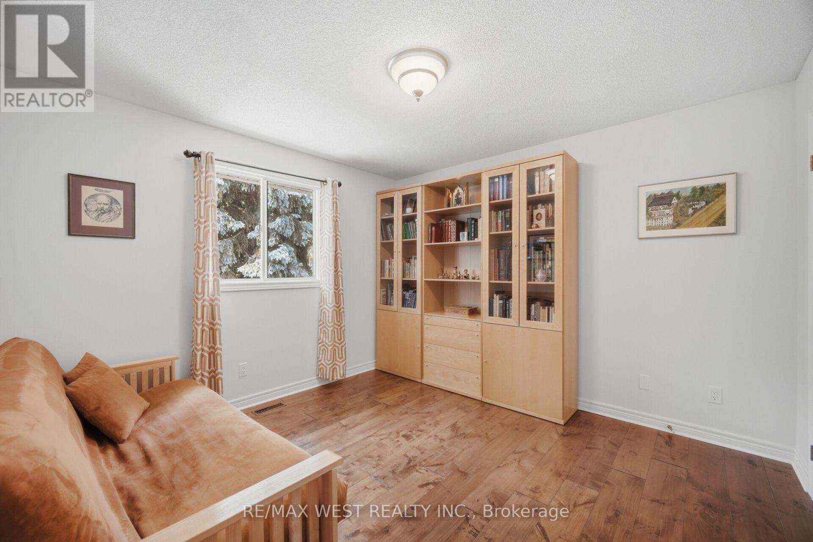 27 NORMA CRESCENT - 16