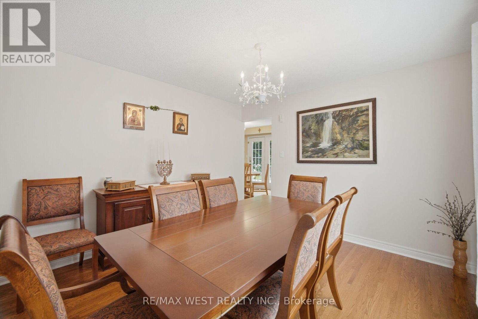 27 NORMA CRESCENT - 44