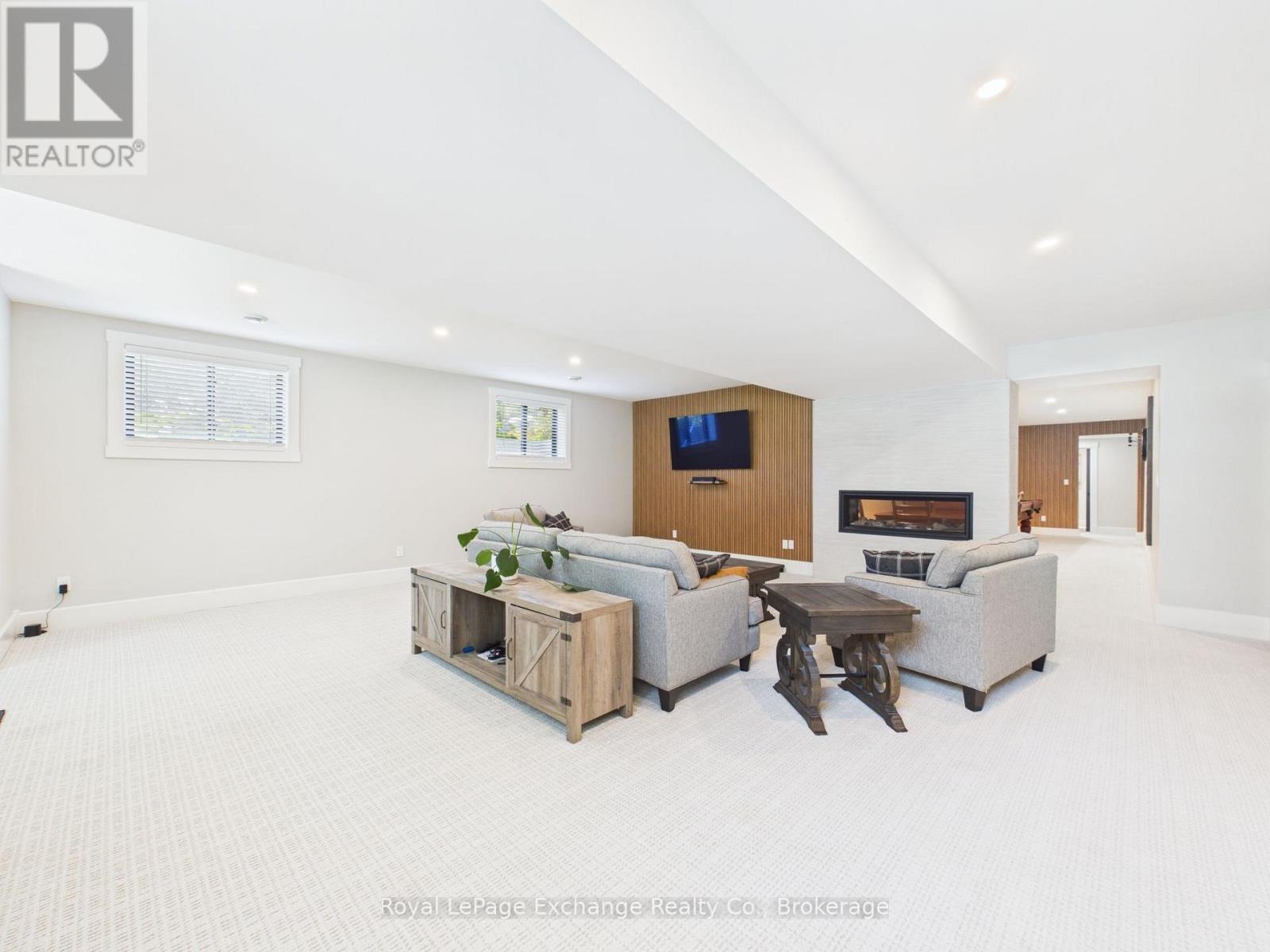13 ROBBIE LANE - Image 24