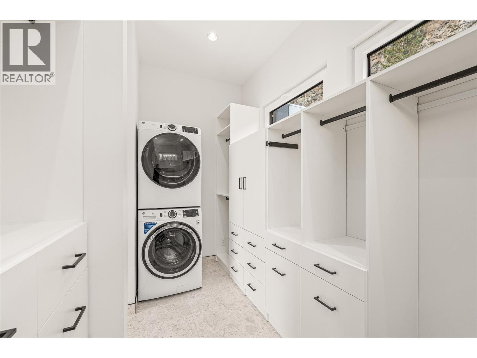  2843 Lakeridge Road, West Kelowna