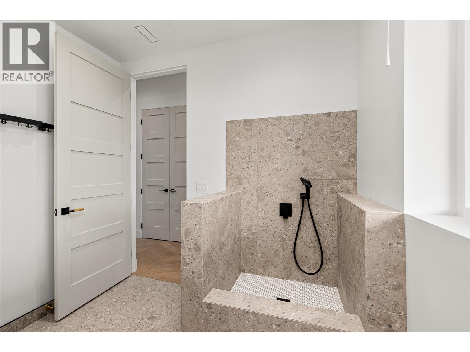  2843 Lakeridge Road, West Kelowna