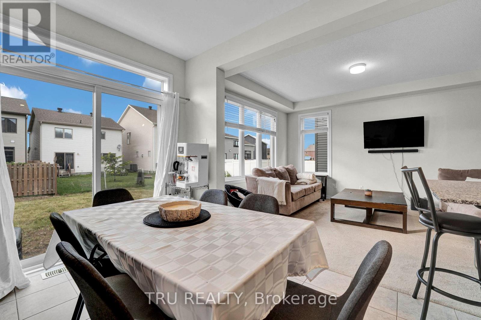 71 CASPIAN ROW - 13
