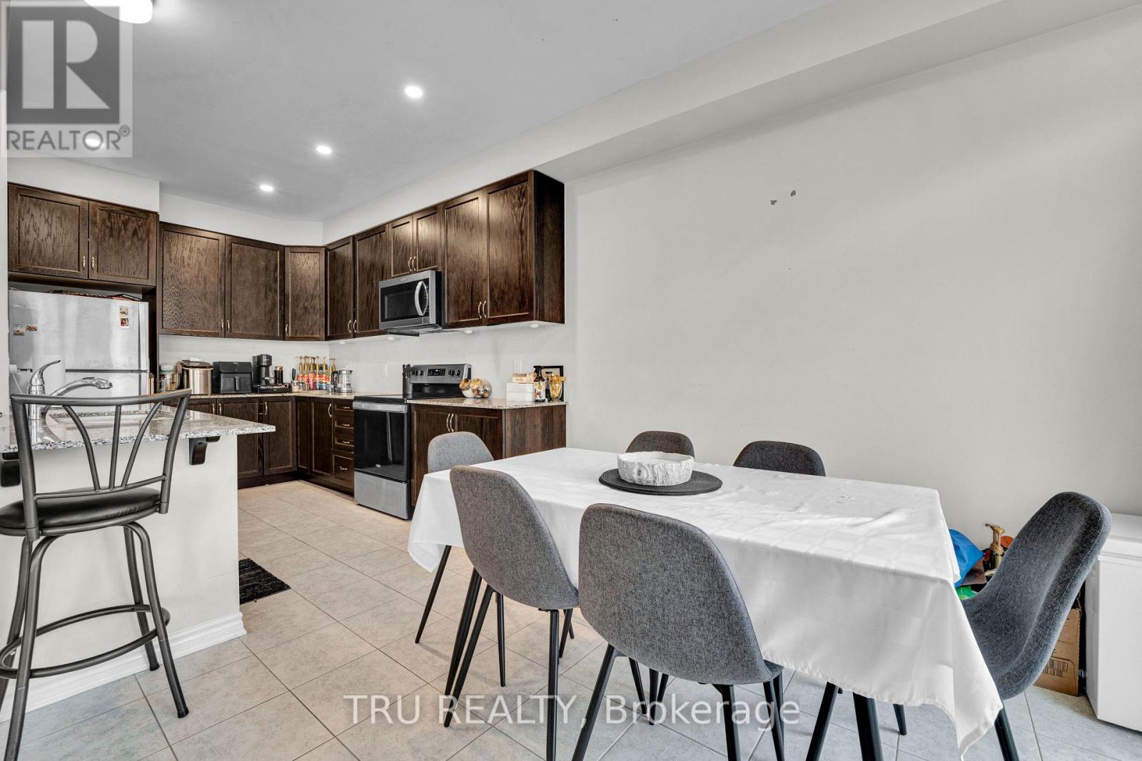 71 CASPIAN ROW - 14