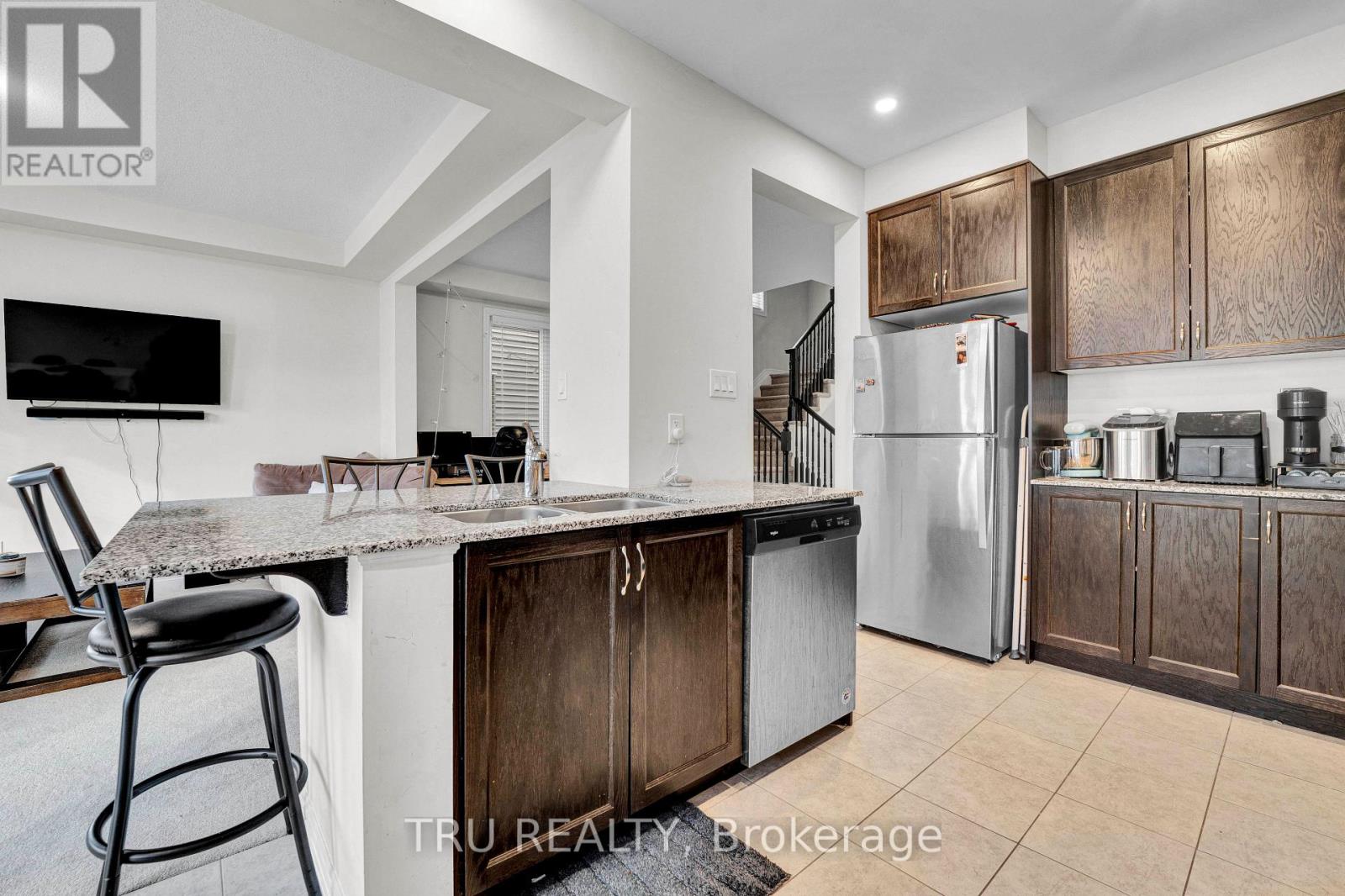 71 CASPIAN ROW - 15