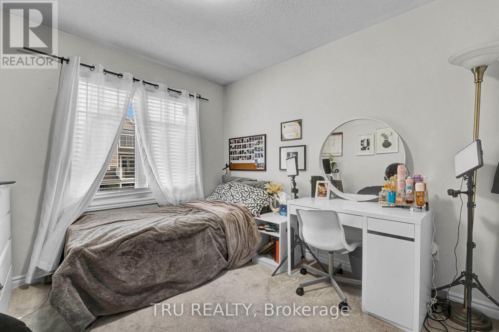 71 CASPIAN ROW - 19