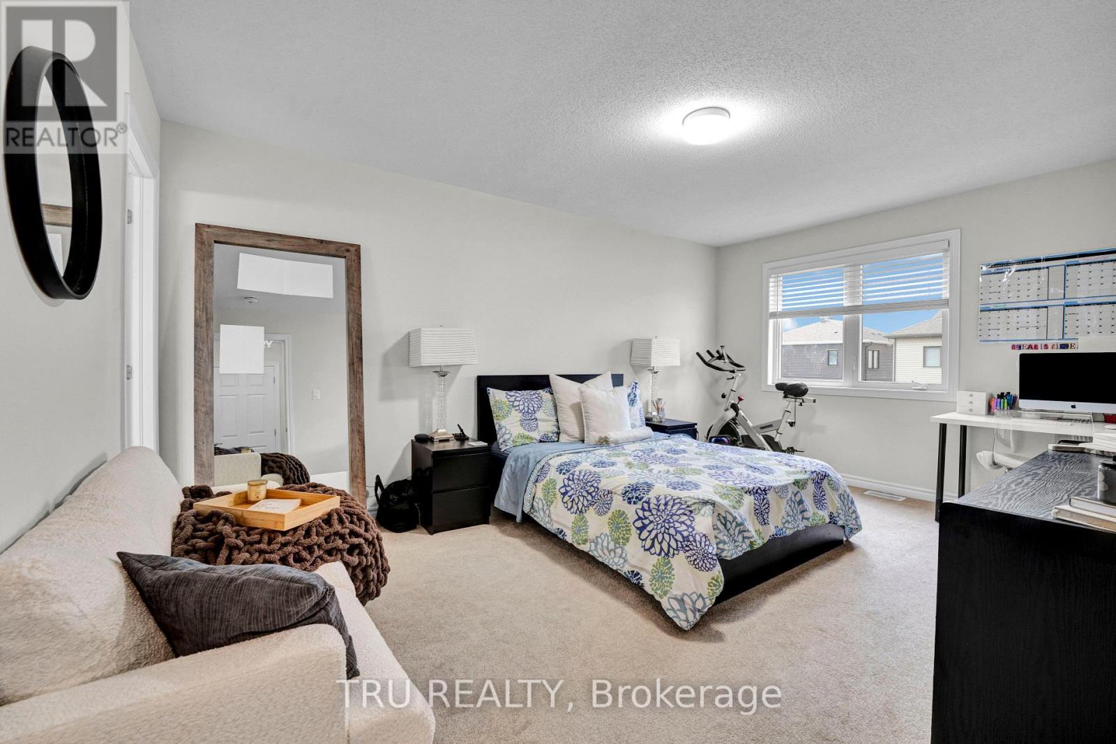 71 CASPIAN ROW - 25