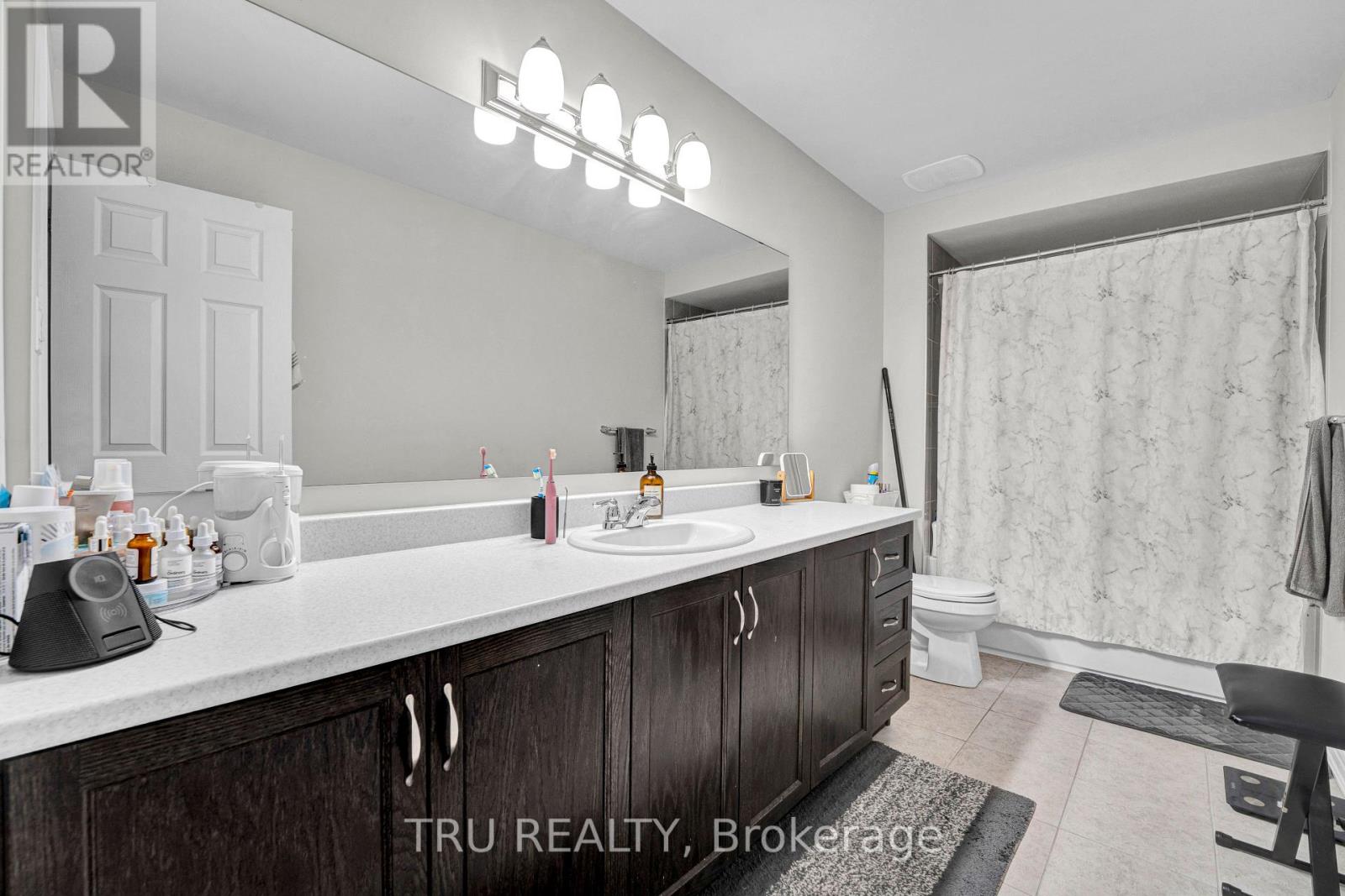 71 CASPIAN ROW - 29