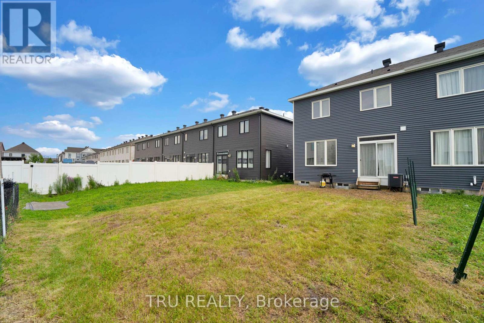 71 CASPIAN ROW - 32