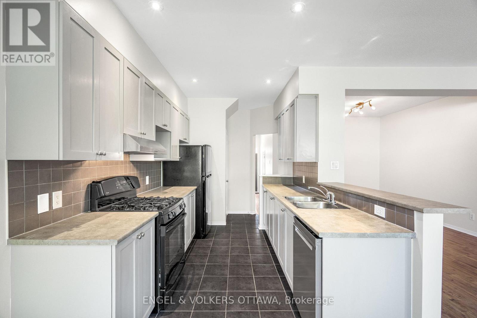 3 Bed, 3 Bath House for Rent in Ottawa – 729 NAKINA WAY, Ottawa – MLS# X13614436 - Image 17