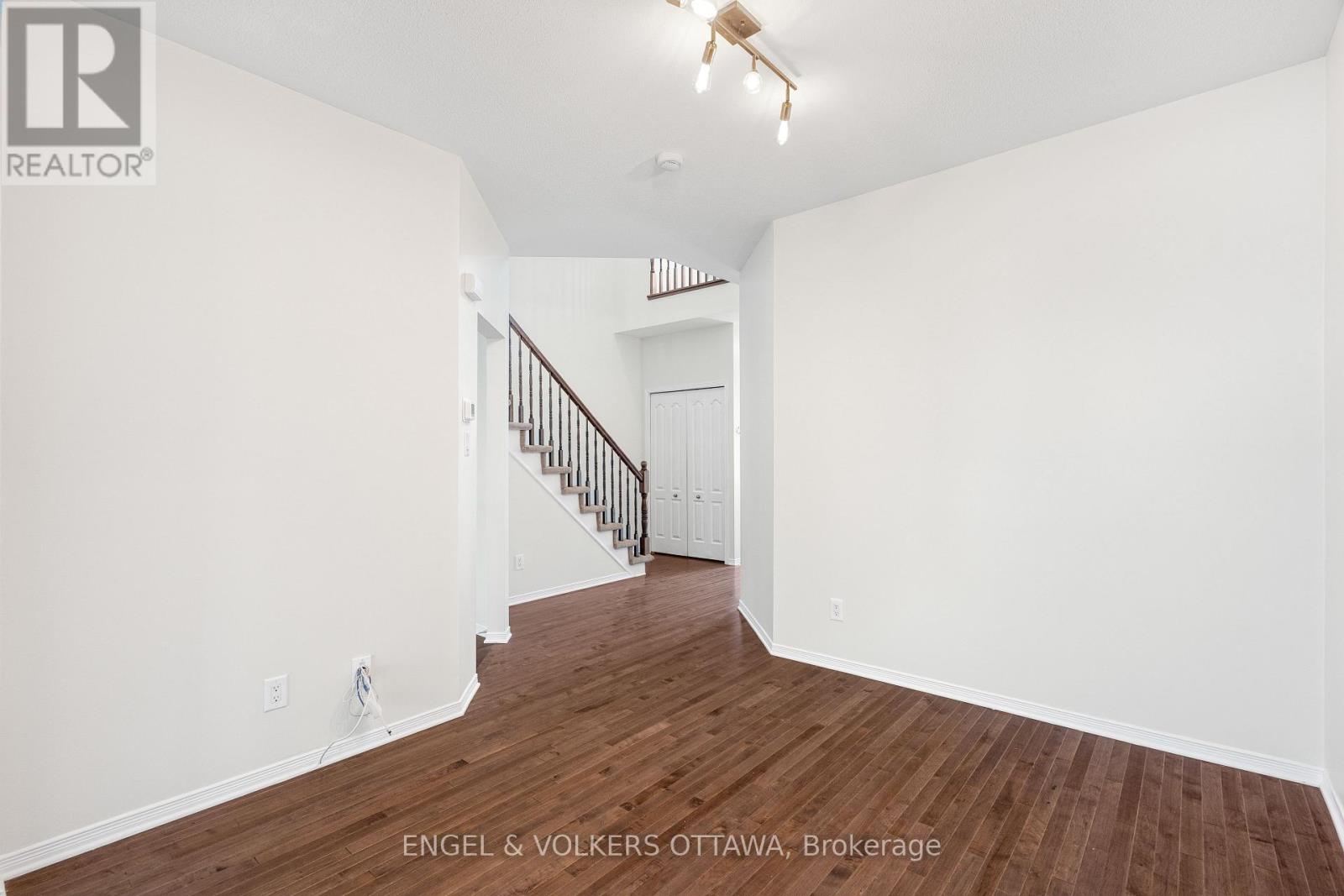 3 Bed, 3 Bath House for Rent in Ottawa – 729 NAKINA WAY, Ottawa – MLS# X13614436 - Image 7