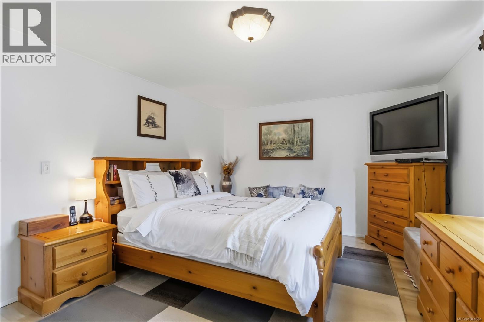 #6 158 Cooper Rd - Image 19