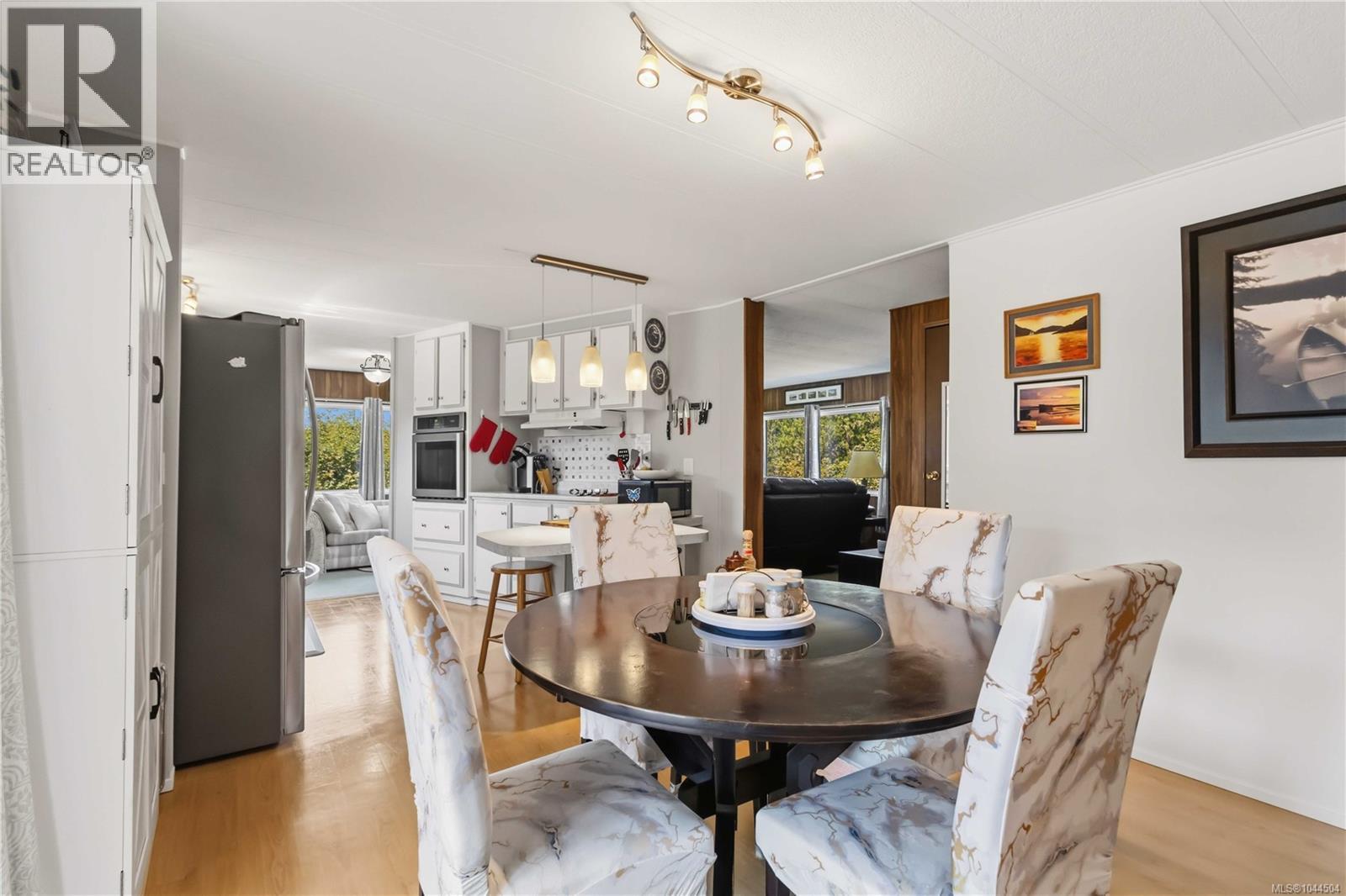 #6 158 Cooper Rd - Image 9