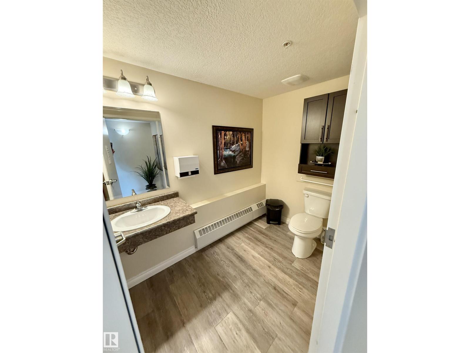 #208 4614A Lakeshore Drive - 33