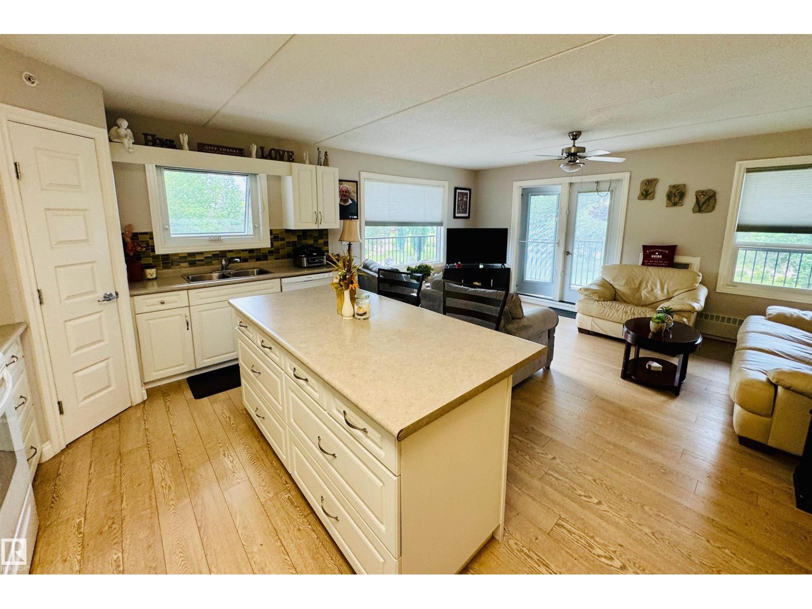 #208 4614A Lakeshore Drive - 5