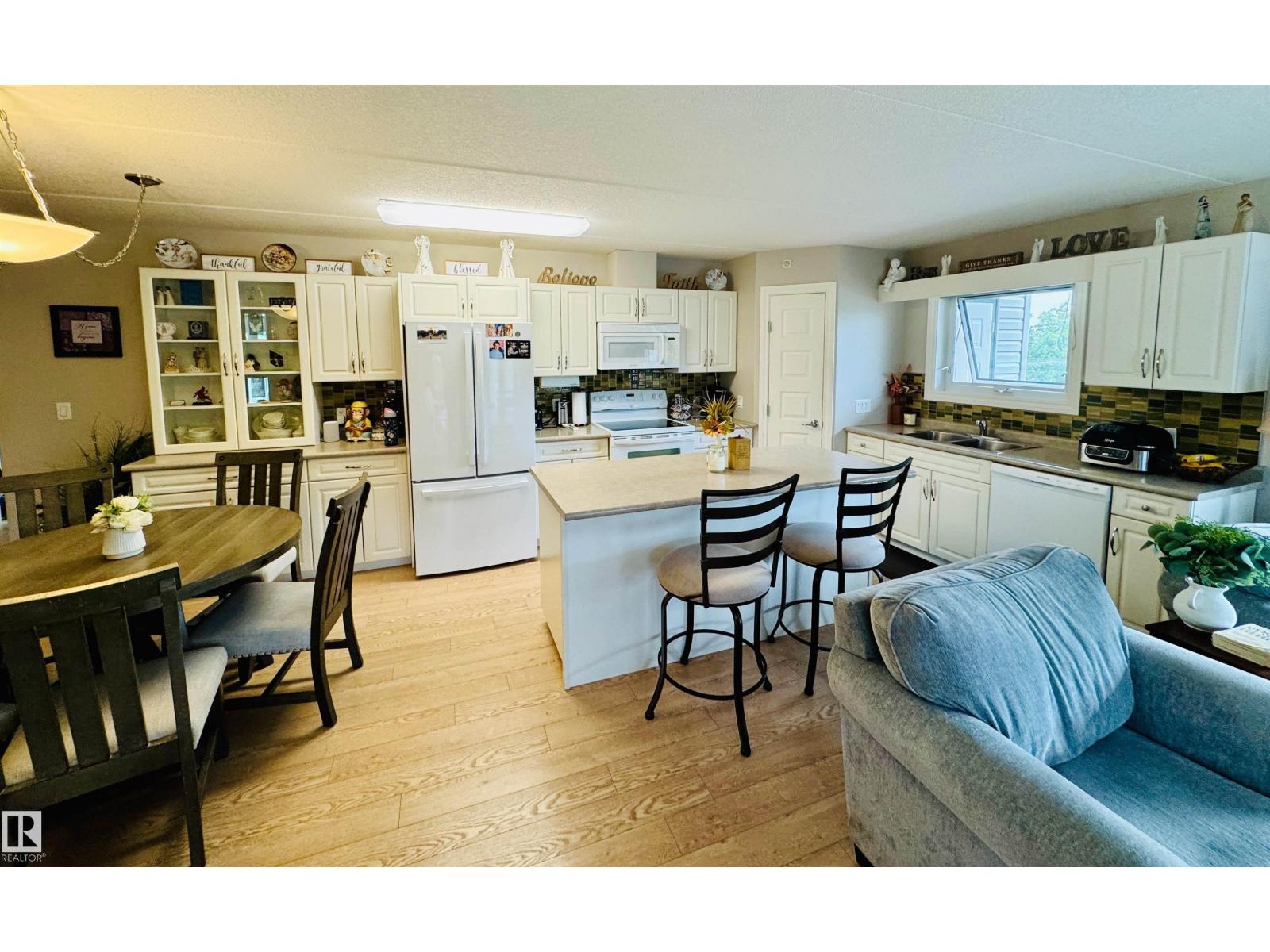 #208 4614A Lakeshore Drive - 8