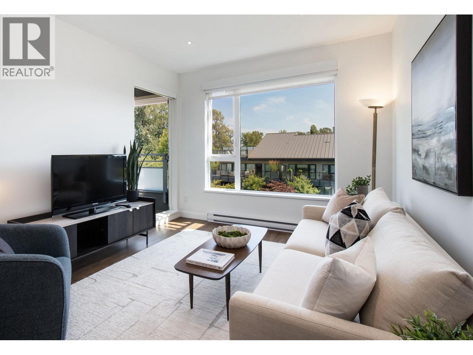 402 1061 MARINE DRIVE