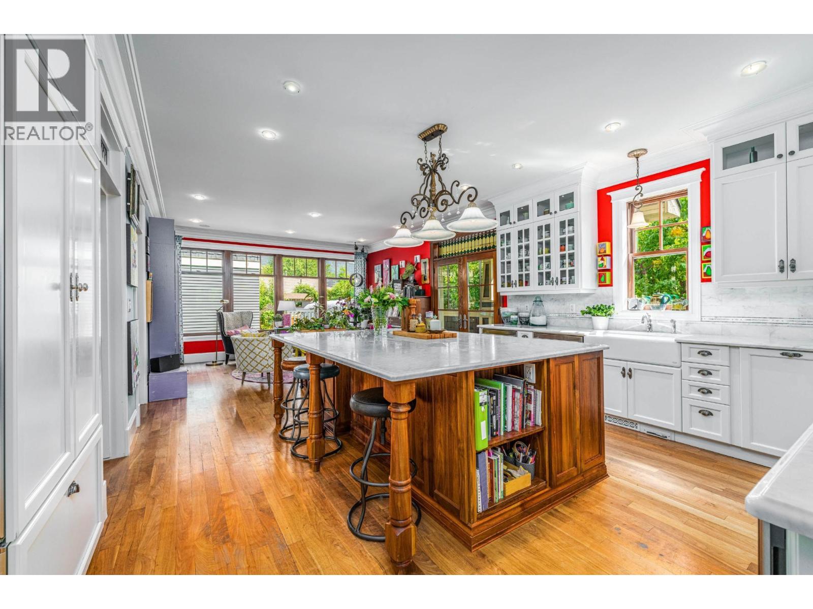 622 5TH Avenue - 18