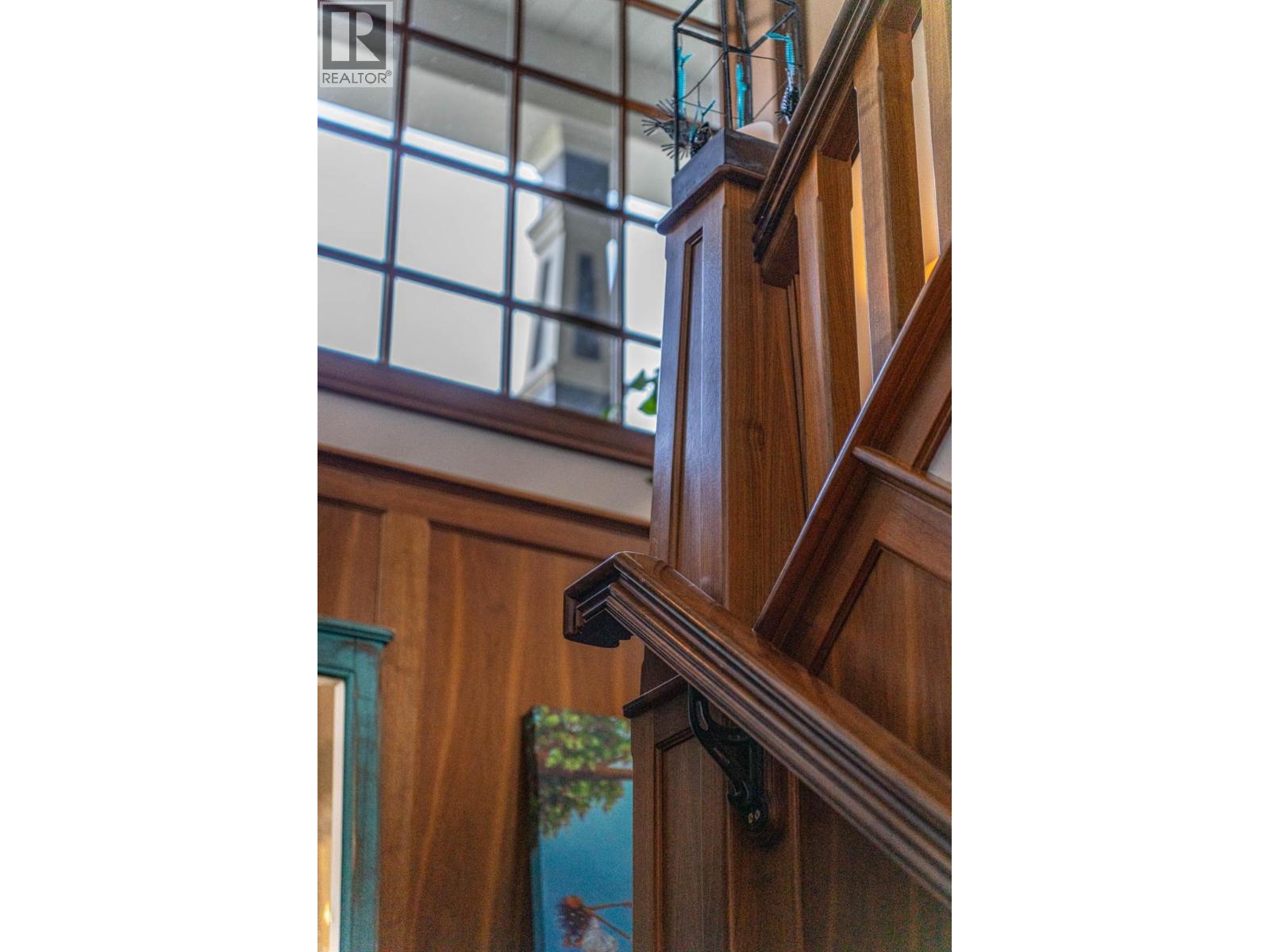 622 5TH Avenue - 28