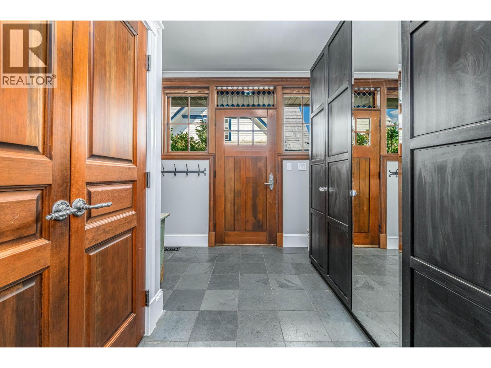 622 5TH Avenue - 27
