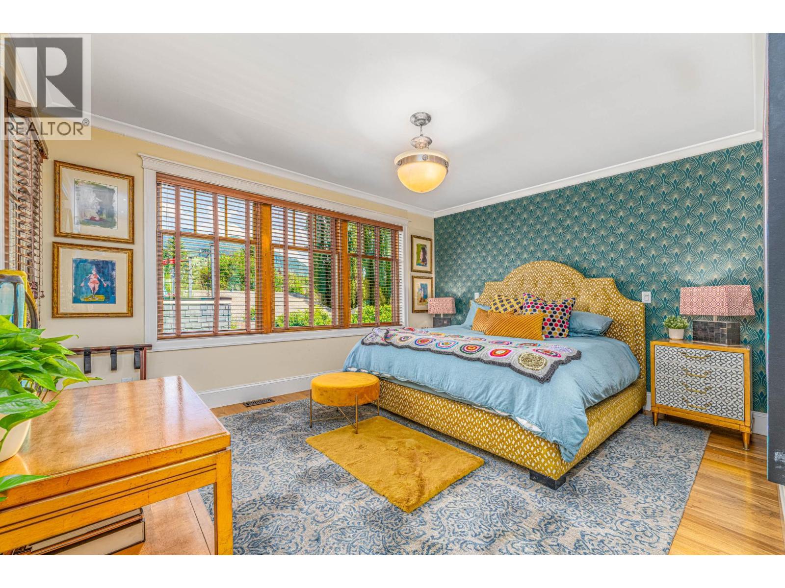 622 5TH Avenue - 31