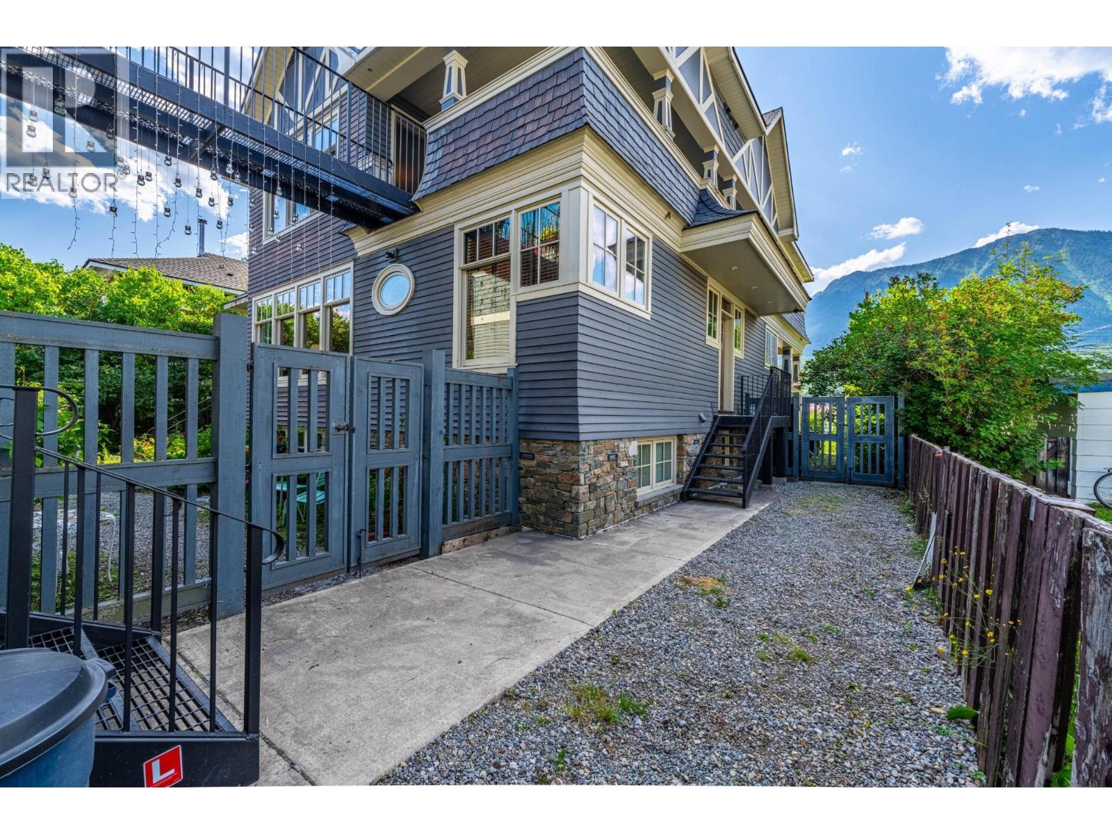 622 5TH Avenue - 62