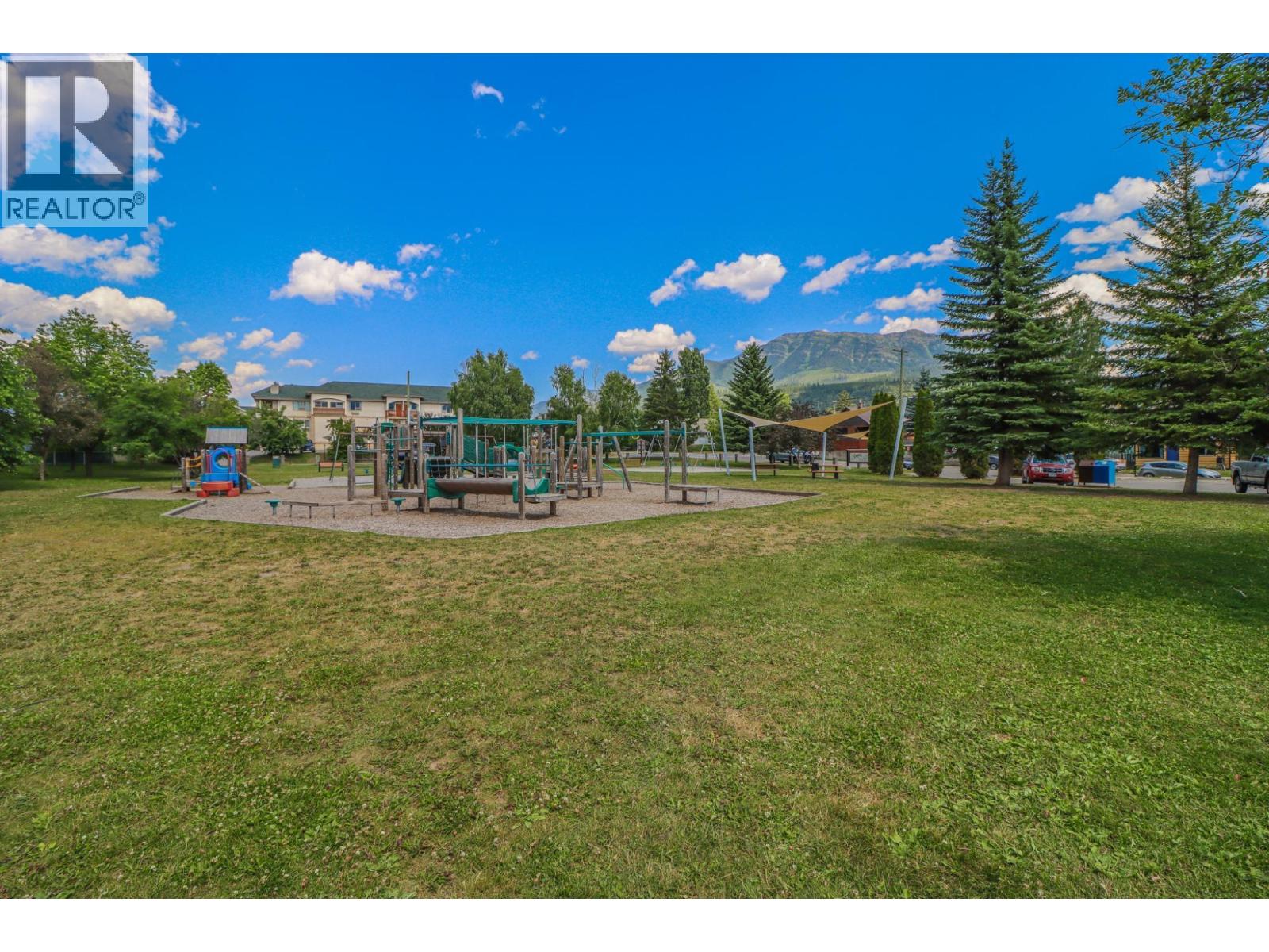 622 5TH Avenue - 82