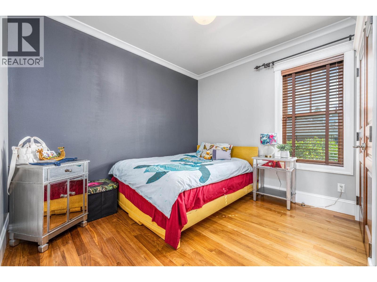 622 5TH Avenue - 43