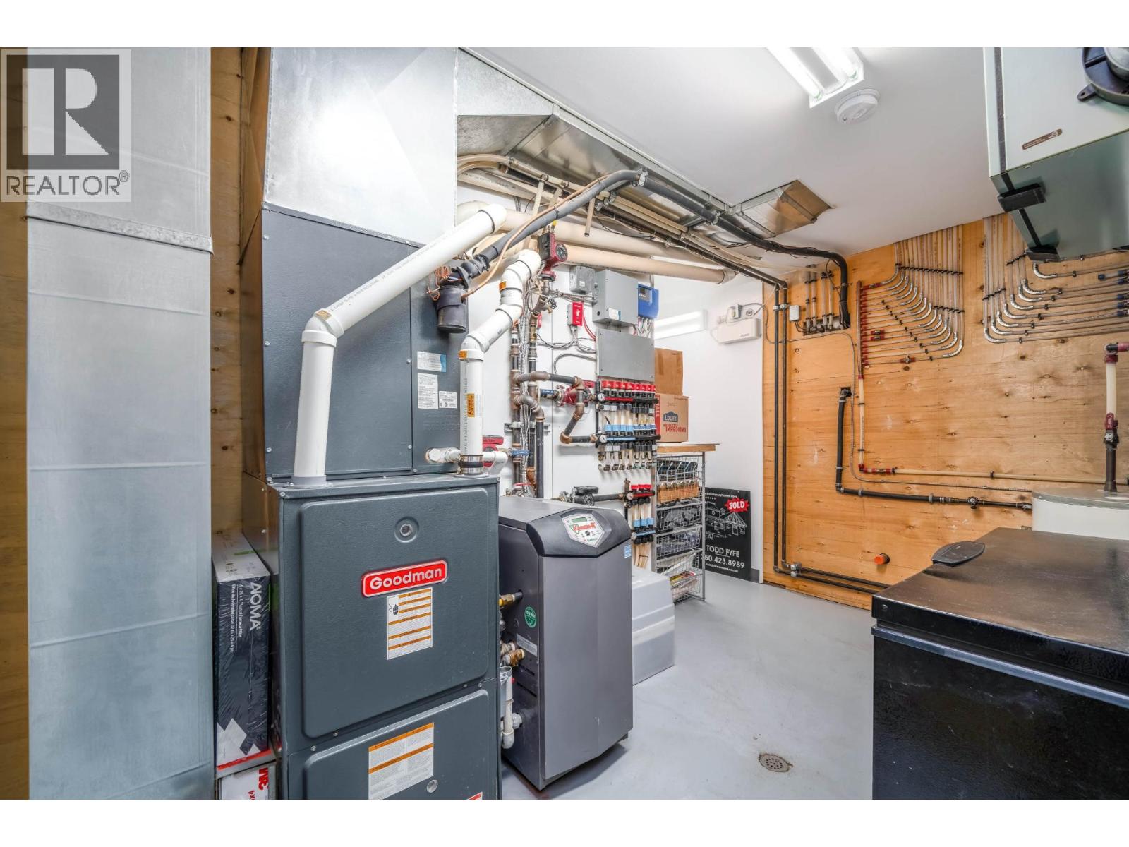 622 5TH Avenue - 54