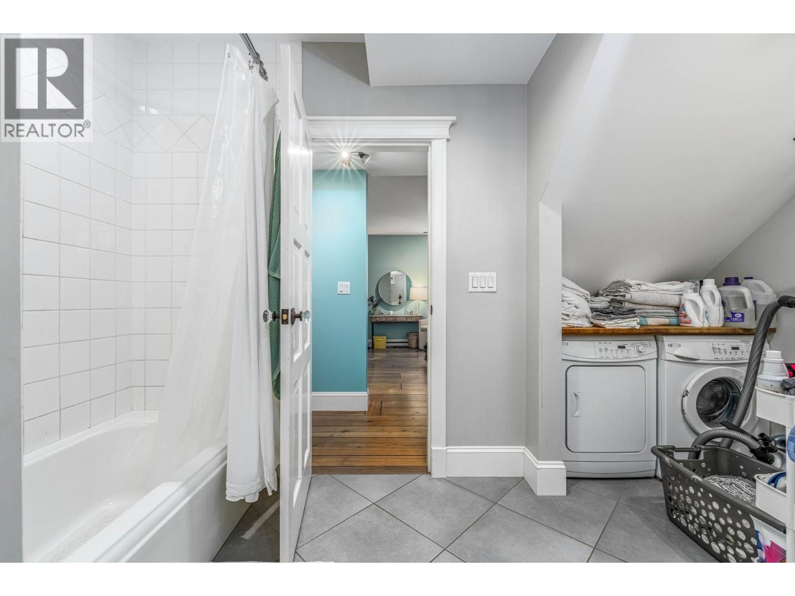 622 5TH Avenue - 52