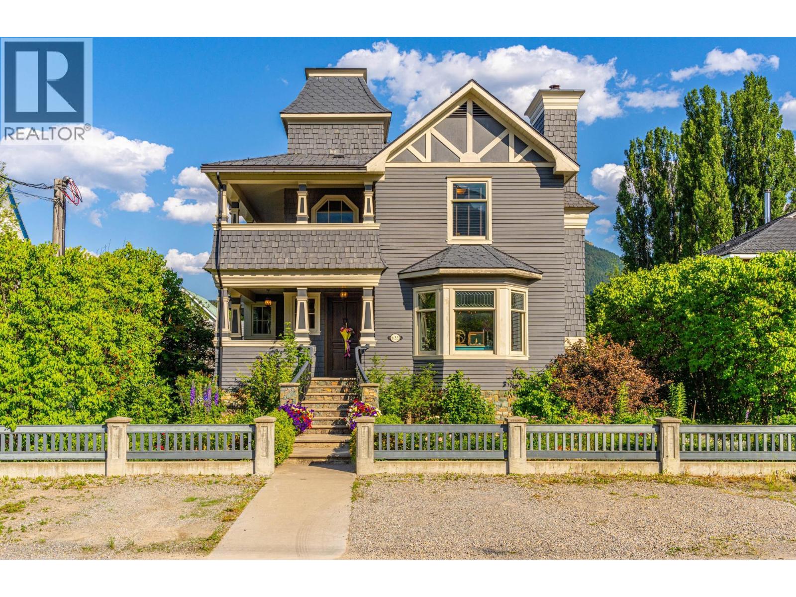 622 5TH Avenue, Fernie — photo 3