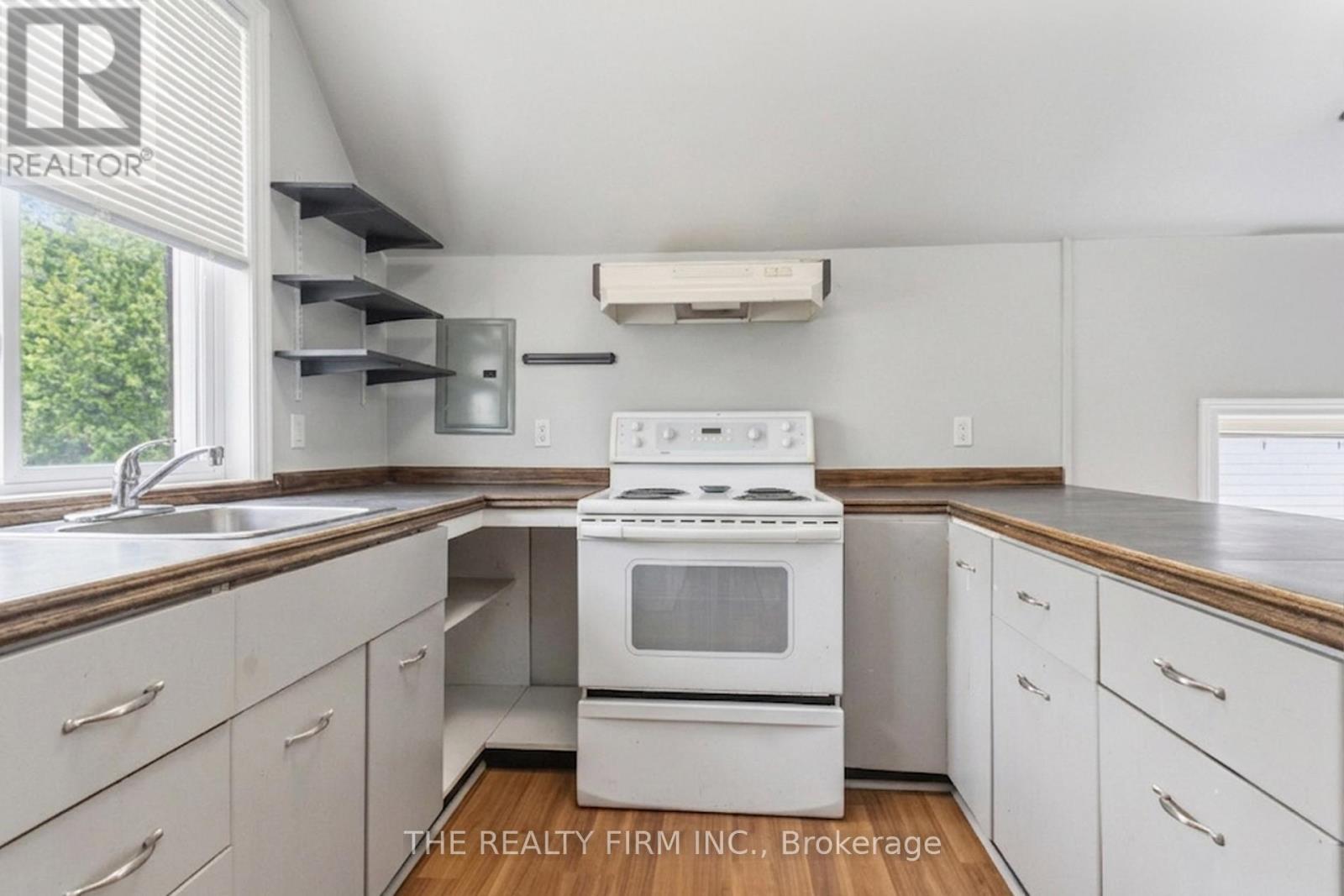 631 ELIAS STREET - 10