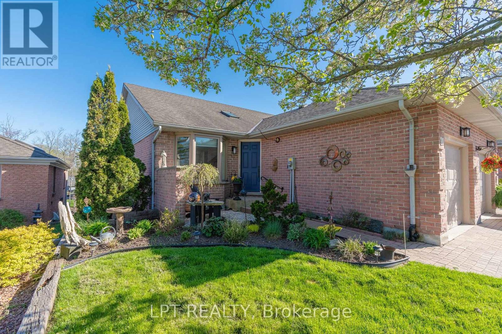 #20 90 ONTARIO STREET S - 1