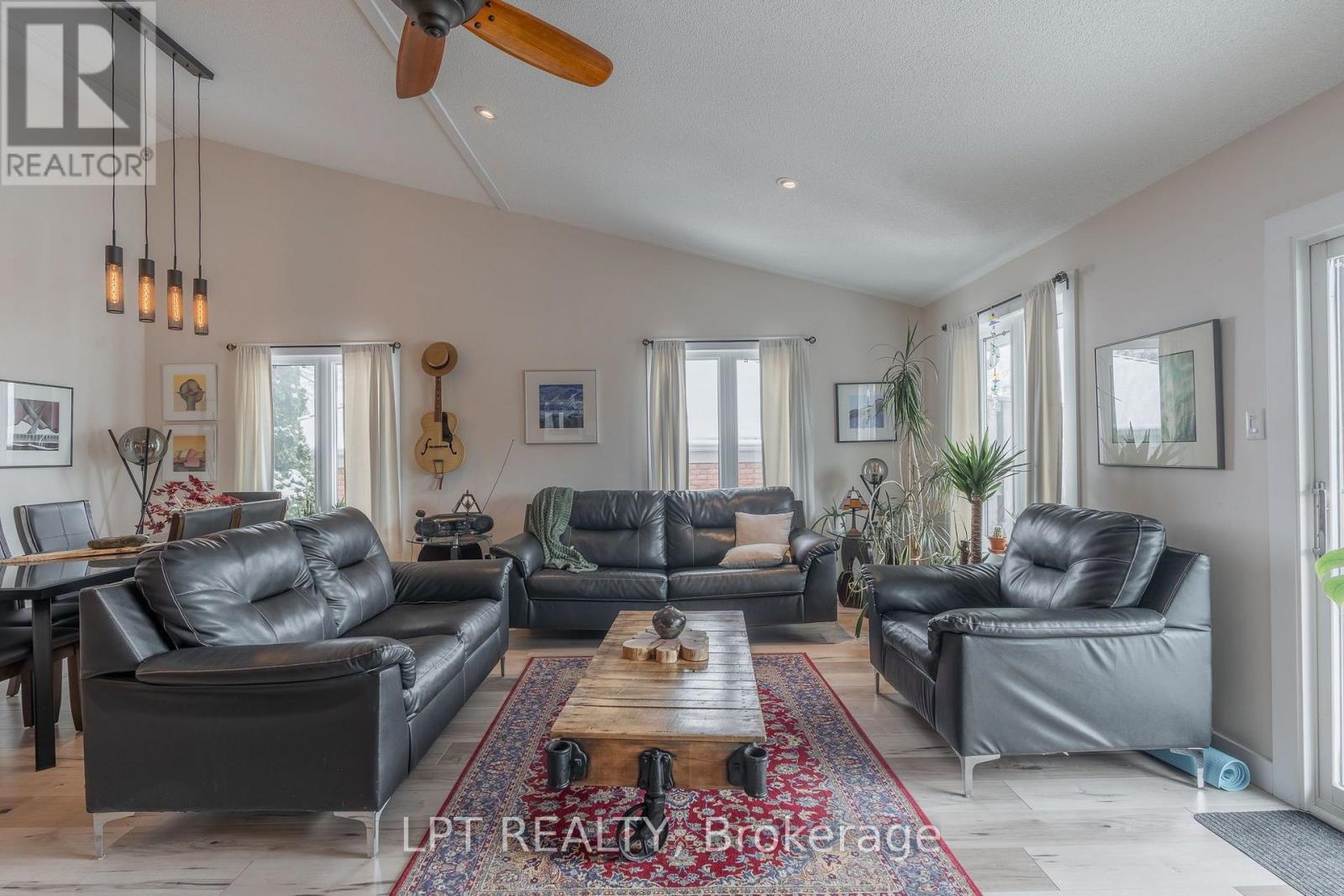 #20 90 ONTARIO STREET S - Image 15