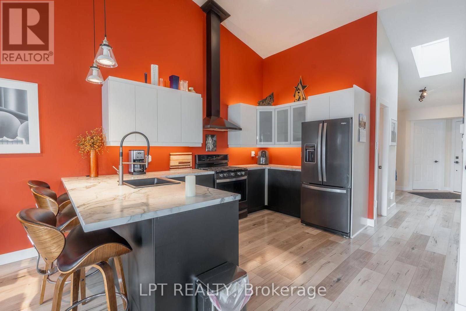 #20 90 ONTARIO STREET S - Image 9