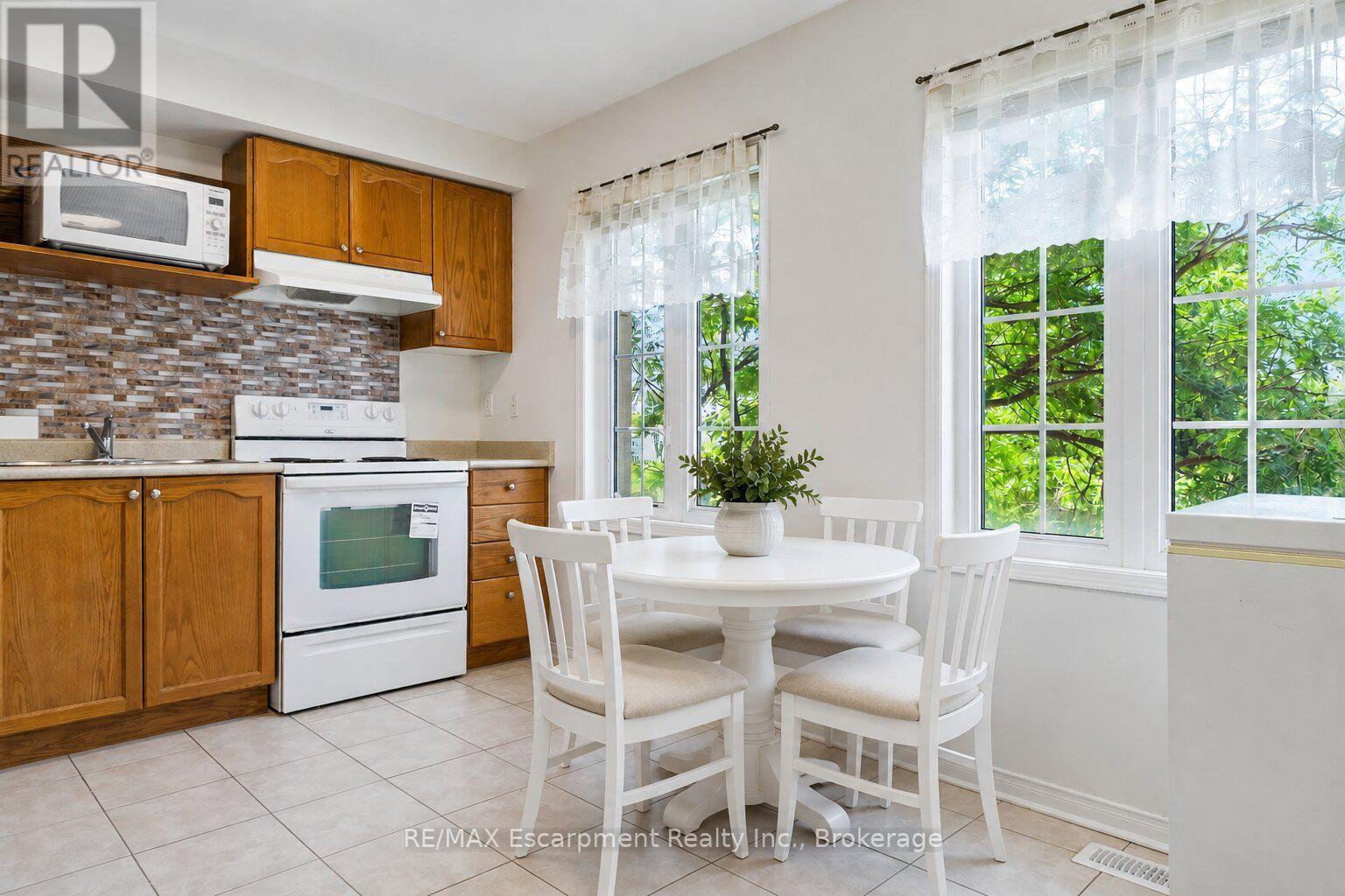 8 JIM BAIRD MEWS - 26